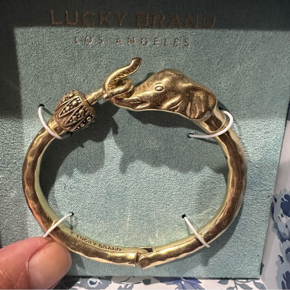Lucky Brand Elephant Bangle Bracelet Lucky Brand Gold Tone - Picture 2 of 7
